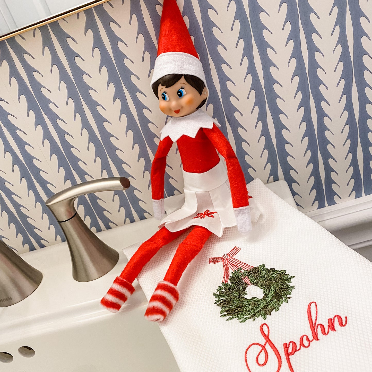 Holiday Fingertip Towel